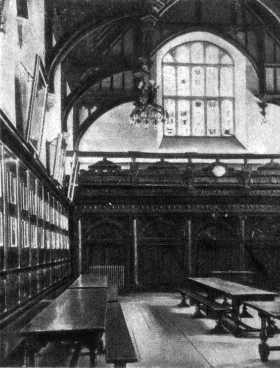 Зал юридической корпорации Грейз-Инн, где в 1594 году состоялось представление 'Комедии ошибок' Шекспира. См. стр. 146